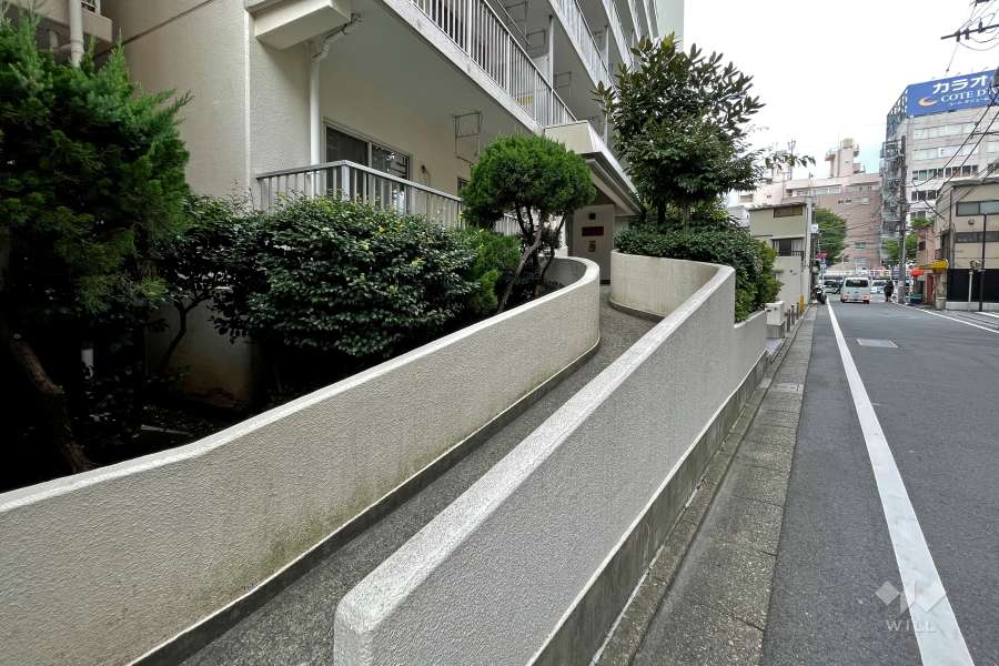 エントランスアプローチ（スロープ）