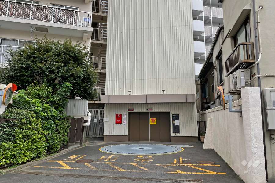 タワー式駐車場と回転板