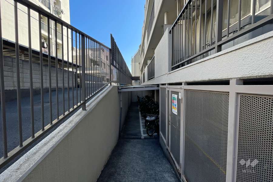 屋内に設けられた駐輪場