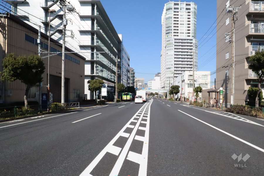 敷地西側の前面道路