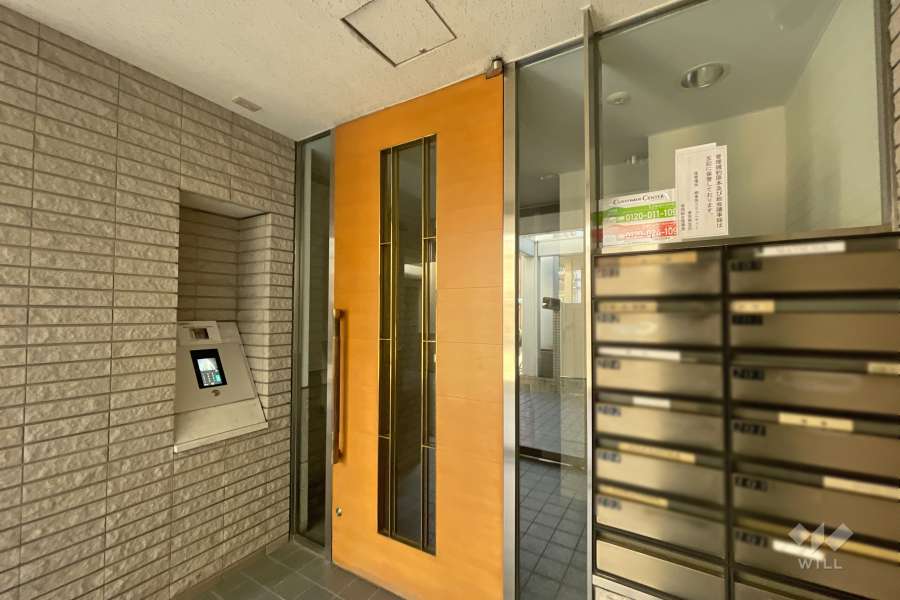 エントランスはオートロック付きです。
