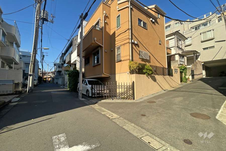 敷地の南側前面道路