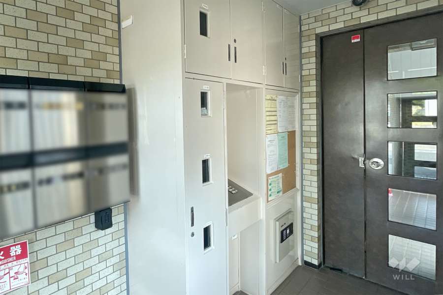 エントランスはオートロック付きです。