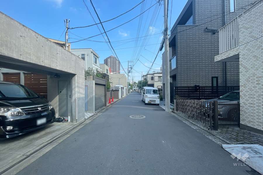 敷地北側の前面道路