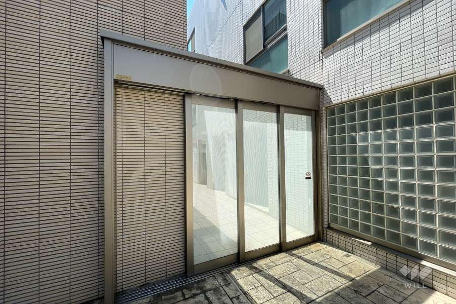 エントランスはオートロック付きです。