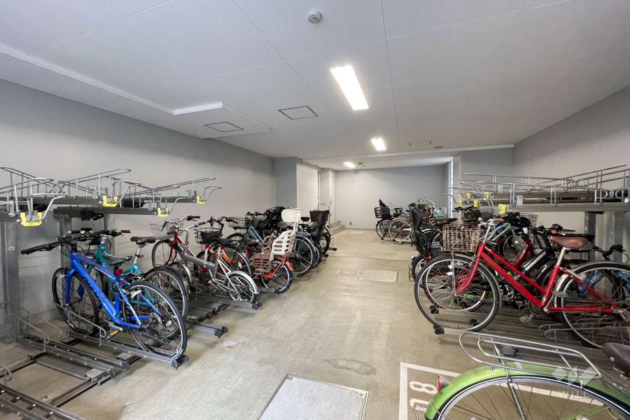 屋内に設けられた駐輪場