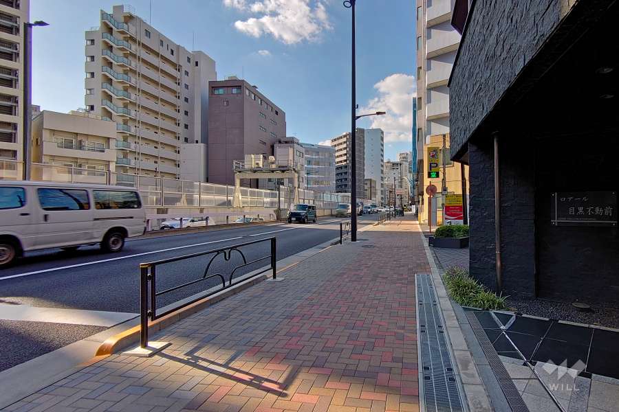 敷地南西側の前面道路（南東側から）