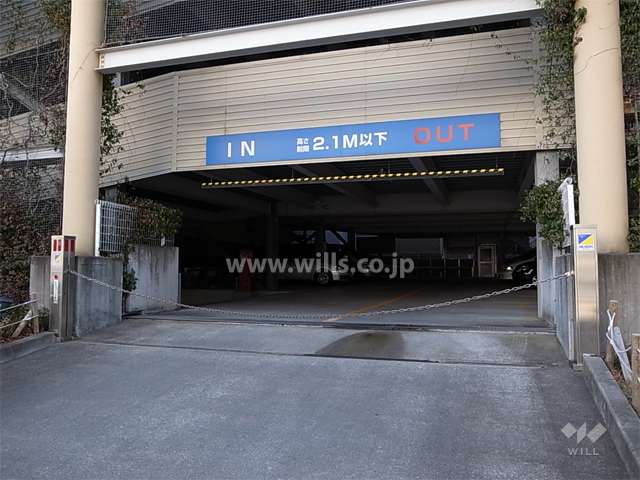 駐車場入口（ロボットゲート付き）