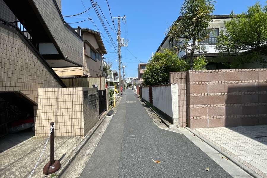 敷地の西側前面道路