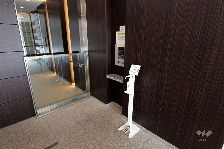 エントランスはオートロック付きです。