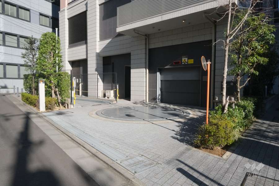 駐車場の出入り口（ゲート付き）