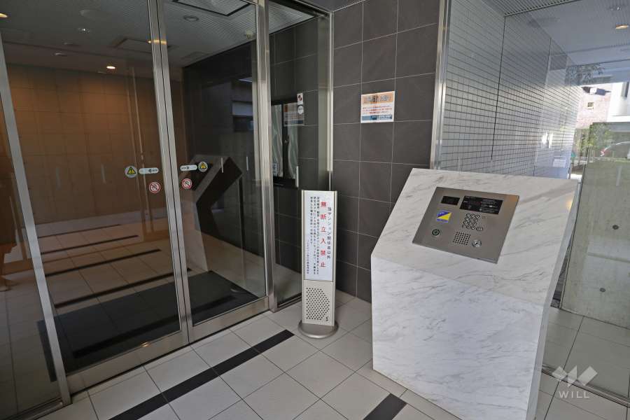 エントランスはオートロック付きです。