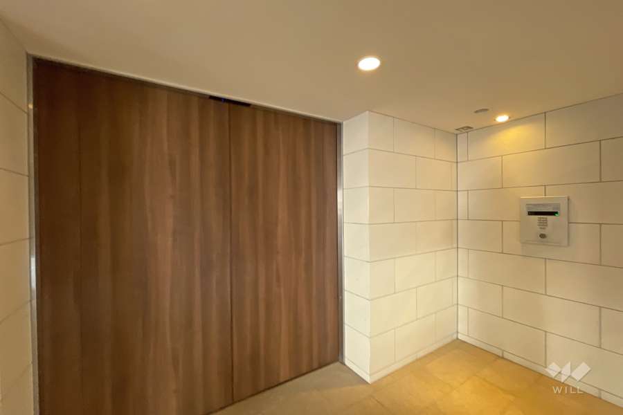 エントランスはオートロック付きです。