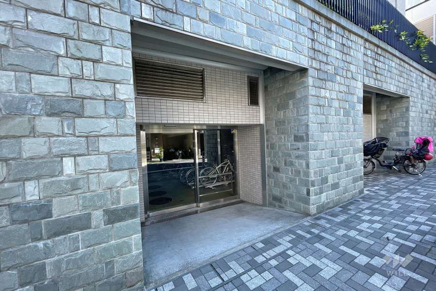 屋内に設けられた駐輪場（オートロック付き）