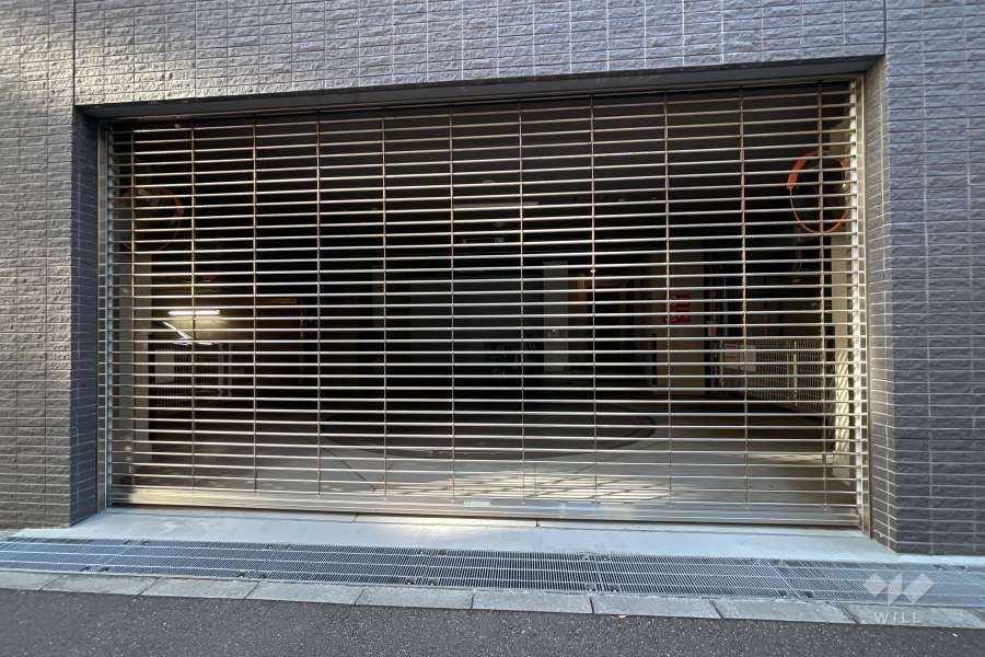 駐車場の出入り口（リングシャッター付き）