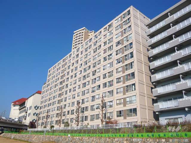 宝塚第１コーポラスの外観（南東側から）
