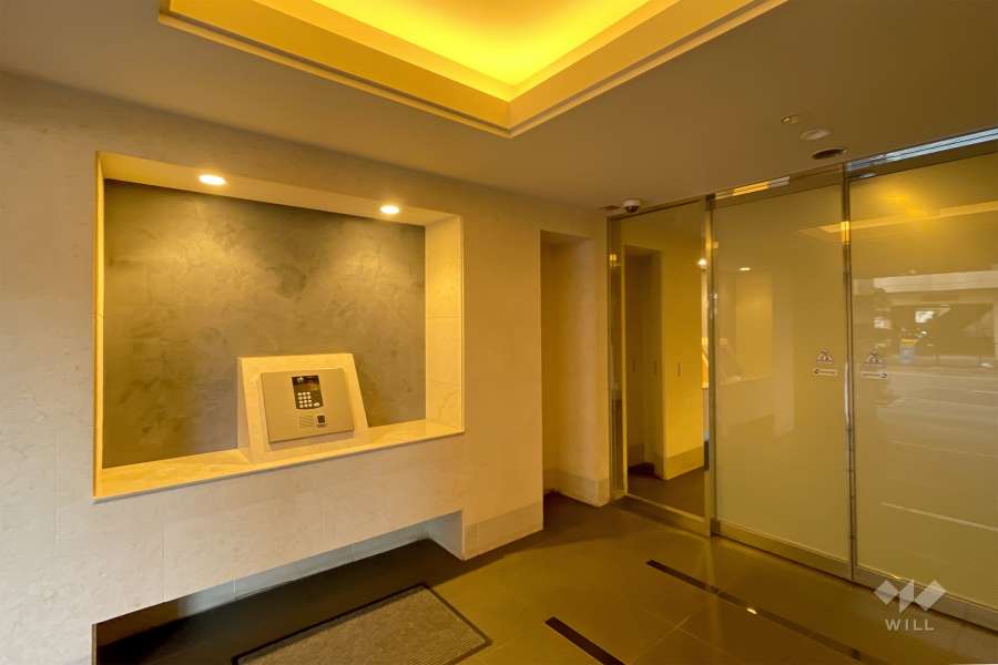 エントランスはオートロック付きです。