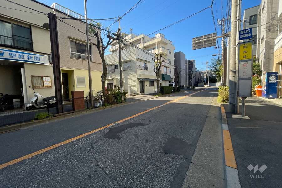 敷地南側の前面道路