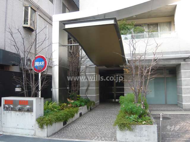 南側のエントランス