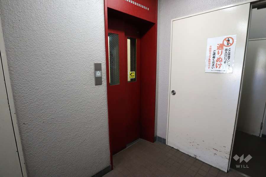 共用のエレベーター