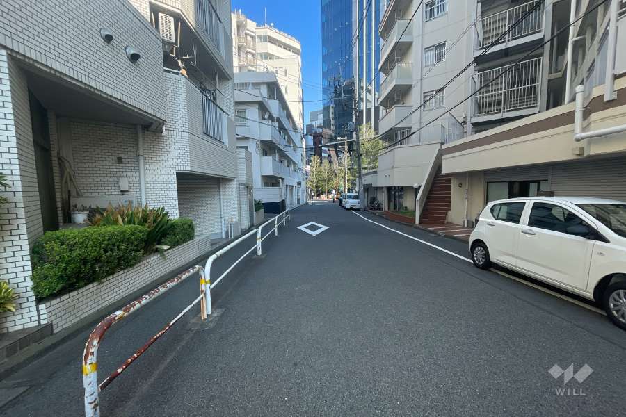 敷地東側の前面道路