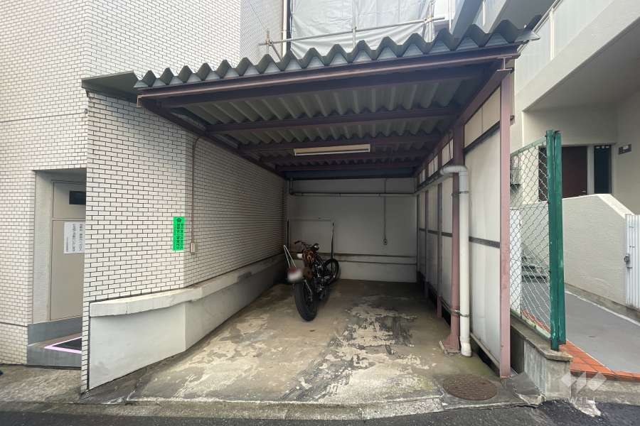 敷地内駐車場（屋内平面式）