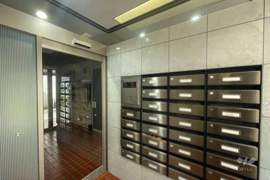 エントランスはオートロック付きです。