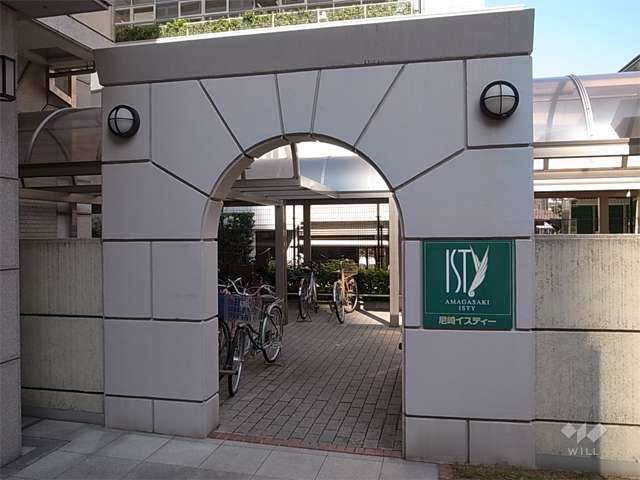 エントランス横にある駐輪場