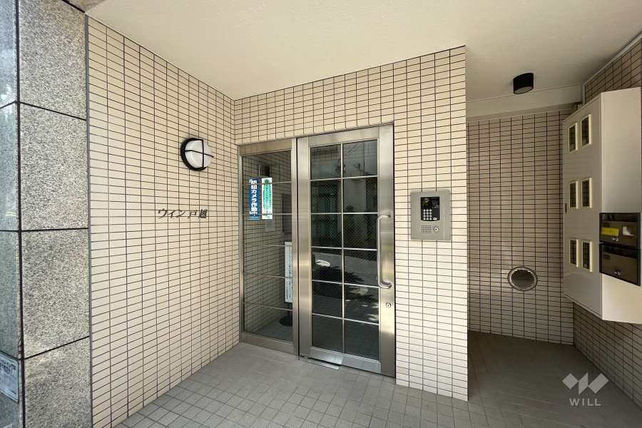 エントランスはオートロック付きです。