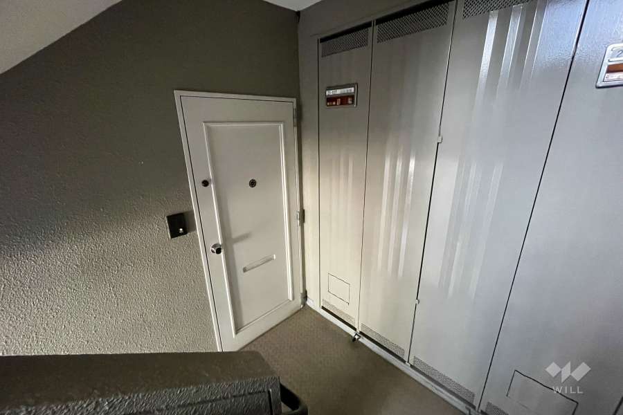 住戸入り口（共用ポスト）