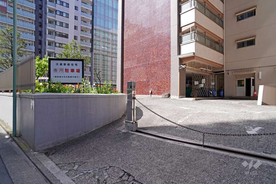 駐車場の出入り口（ゲート付き）