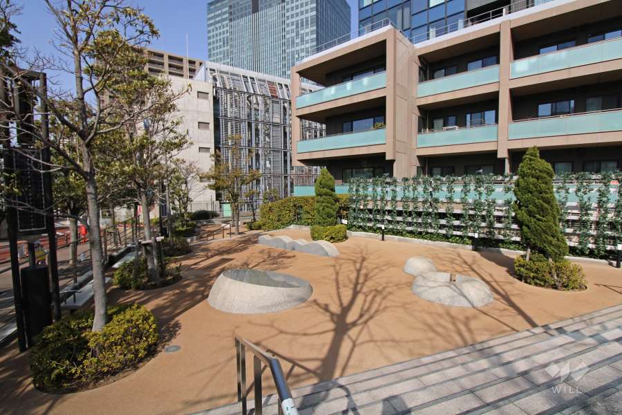 敷地に隣接する広場