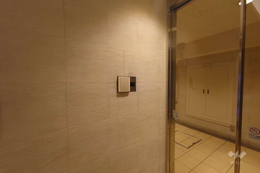 エントランスはオートロック付きです。