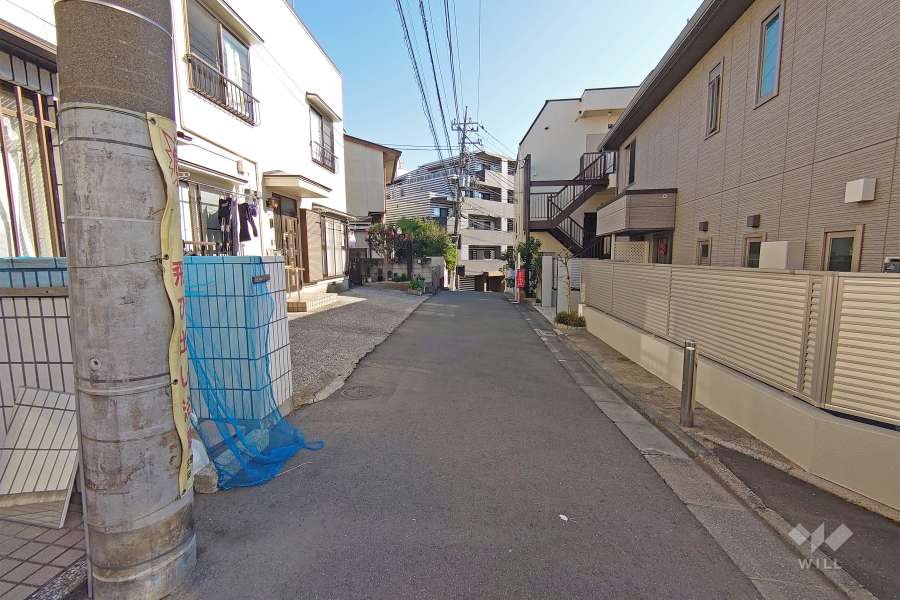 敷地南側前面道路（西側から）