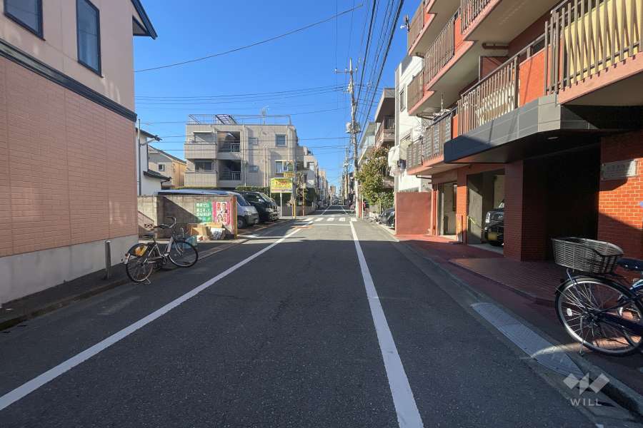 敷地南側の前面道路