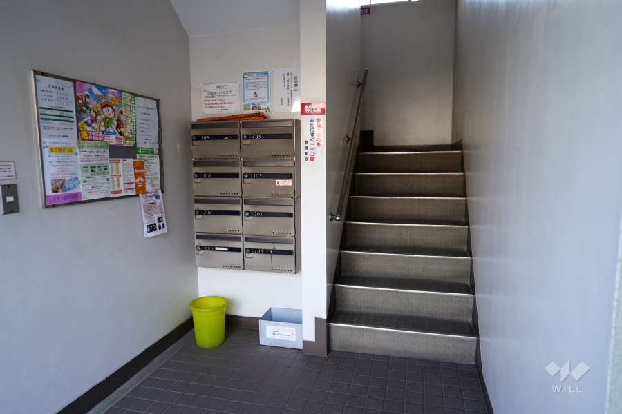 住戸入り口（共用ポスト）