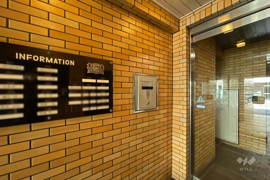 エントランスはオートロック付きです。