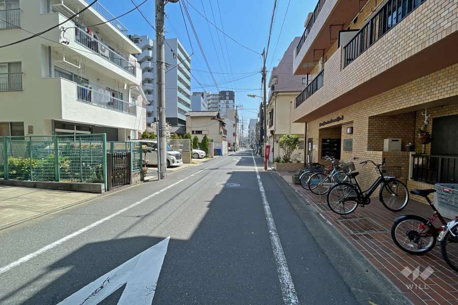 敷地北側の前面道路