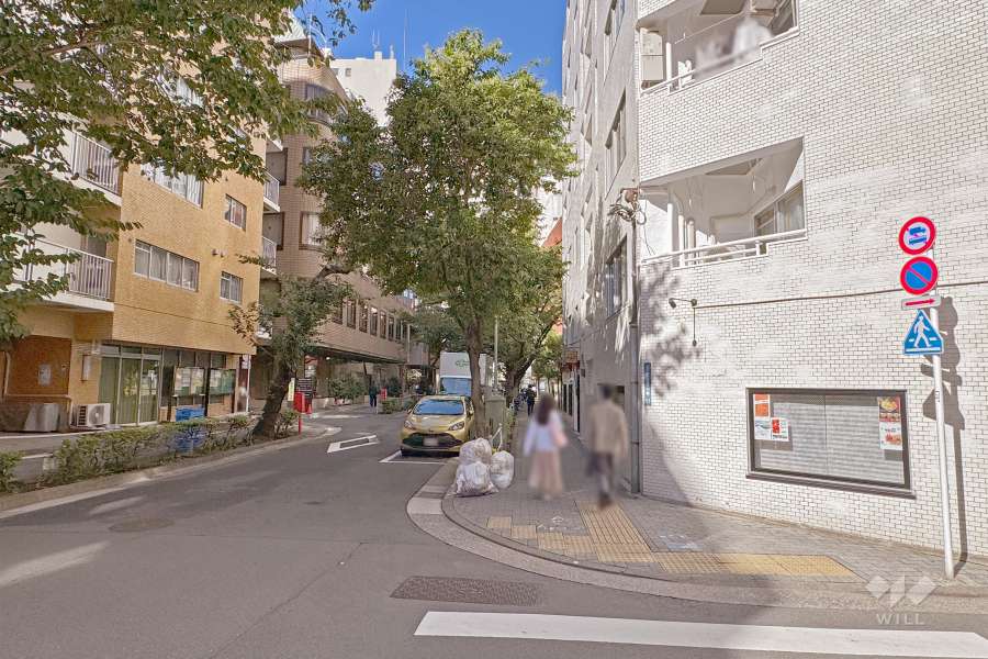 敷地南側の前面道路（東側から）