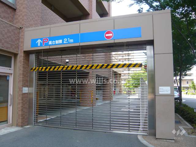 駐車場出入り口はリングシャッター付きです。