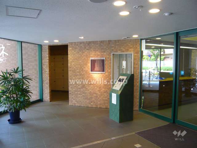 1階部分のエントランスホール（オートロック付き）