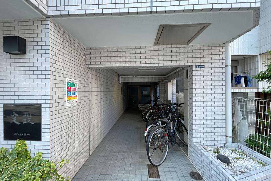 屋内に設けられた駐輪場
