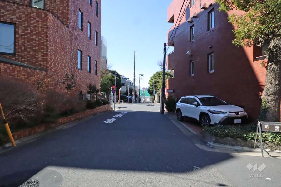 敷地南側の前面道路