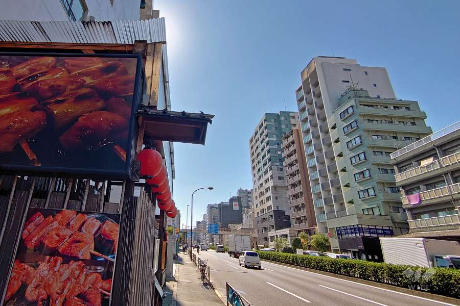 敷地西側の前面道路（北側から）