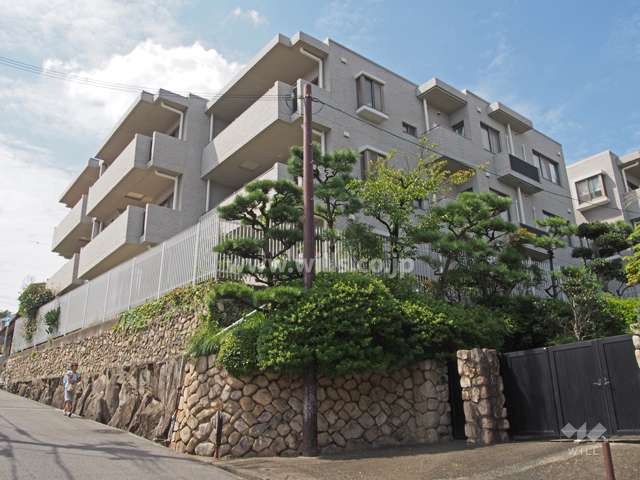ファミーユ宝塚寿楽荘の外観（南東側から）