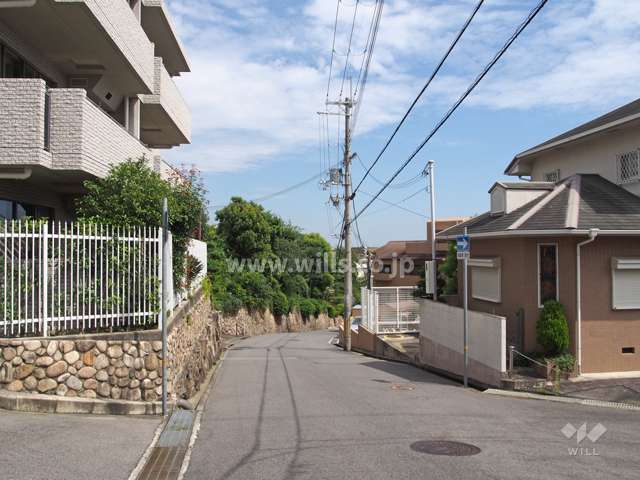 敷地南側の前面道路