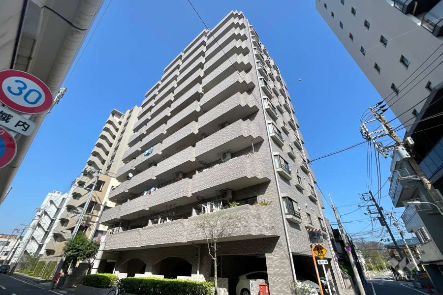 グランイーグル南大井の外観（南西側から）