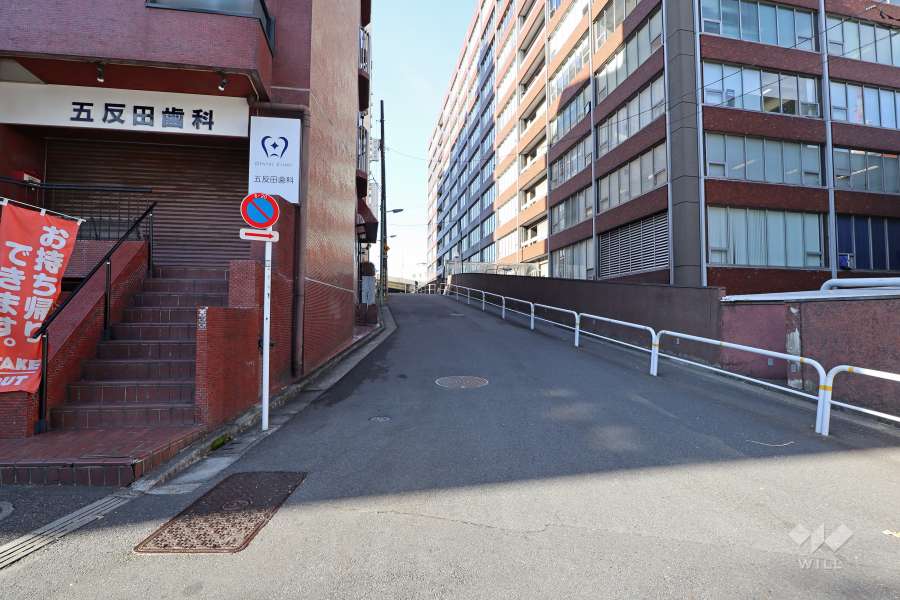 敷地北東側の前面道路