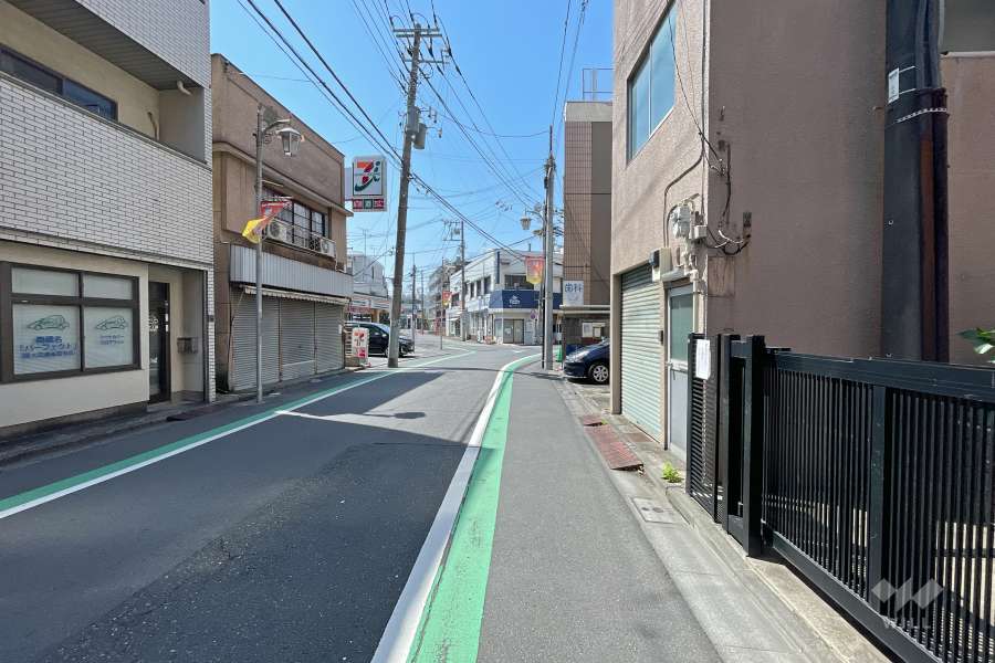 敷地東側の前面道路
