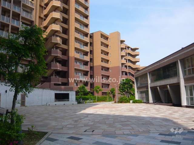 コミュニティセンター前の広場